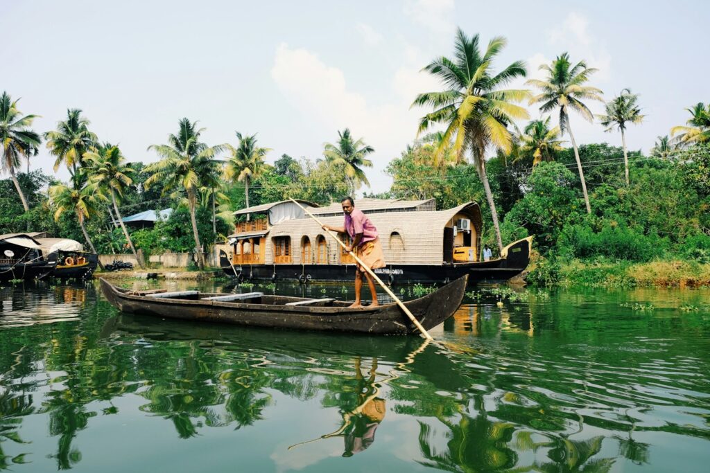 Kerala Backwaters & Hills